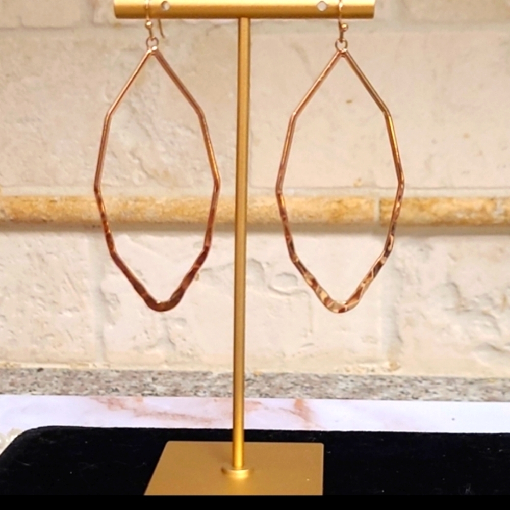 NWT Large Hammered Abstract Hoop Gold Earrings - Picture 10 of 10